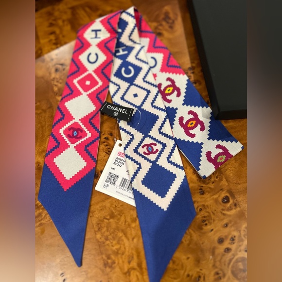 New Chanel silk slim bandeau scarf 23A - Picture 3 of 5